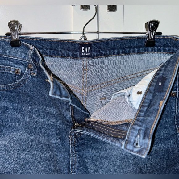 GAP WOMENS SHORTS 30” Waist Denim Jeans Cuffed Fraying size 5/6 EUC! - Picture 3 of 5